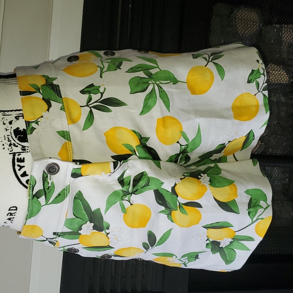 NWOT Isaac Mizrahi Bright White Lemon & White Floral Sailor Print Shorts Size 8